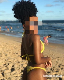 Estudante meiguinha adora transar nas horas vagas.