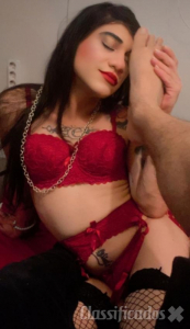 FOGOSA E SEM PUDOR. A DAMA DE VERMELHO TE ESPERA. LISBOA