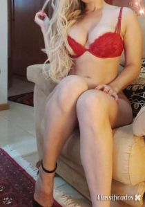 NOVIDADE LARA BOMBA SEXUAL LOUCA POR ANAL