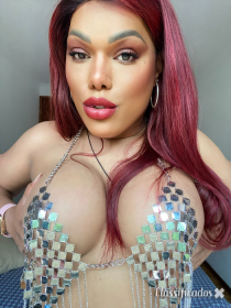 EM CUSTÓIAS  TRAVESTI  JULIA  BOAZONA