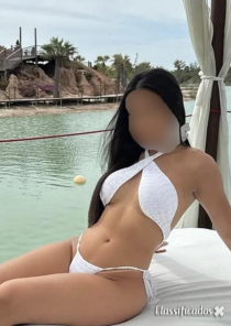 Gata estilo namoradinha beija na boca e faz massagem